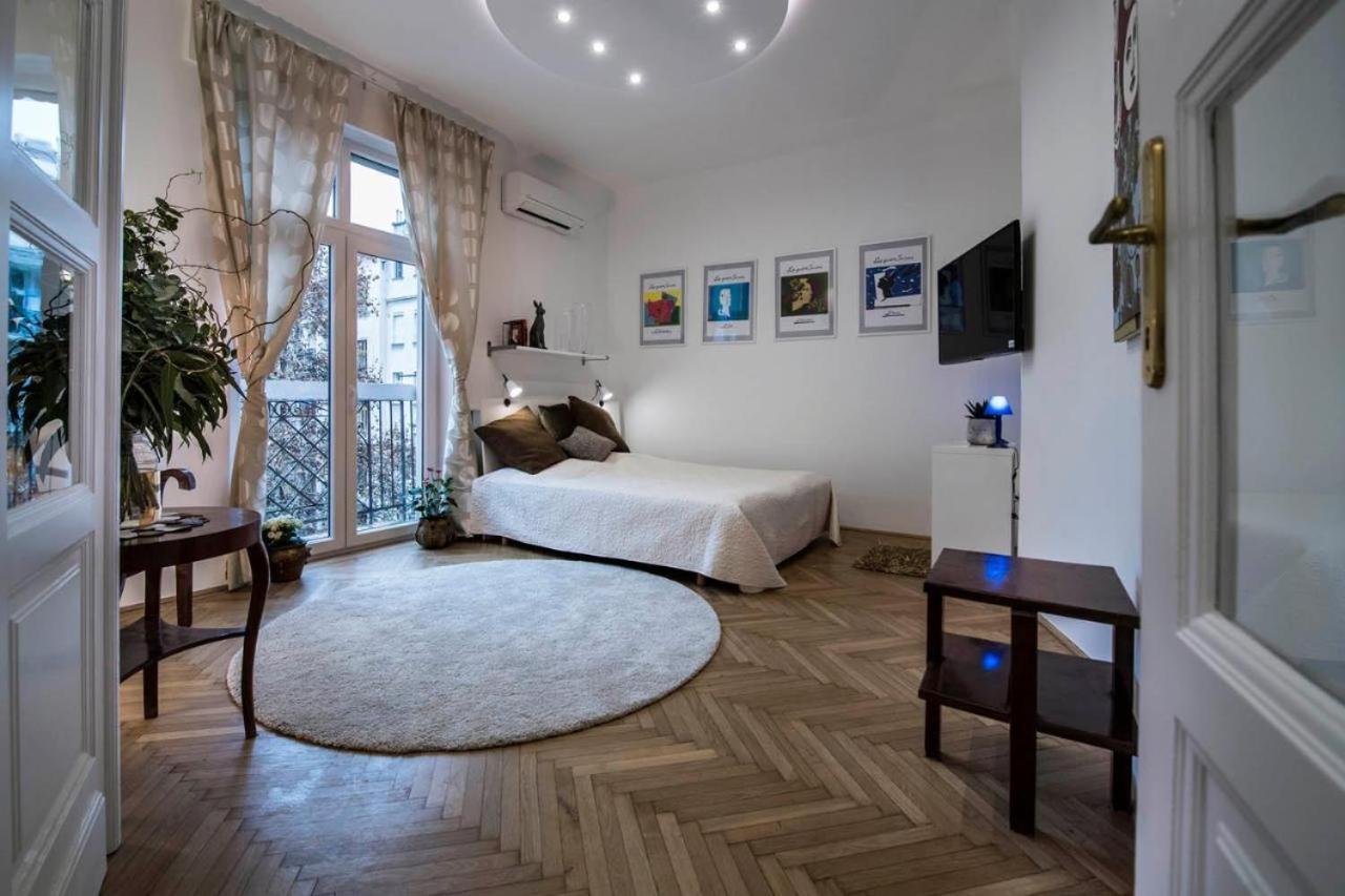Gorgeous Flat Right Near The City Center Budapest Ngoại thất bức ảnh