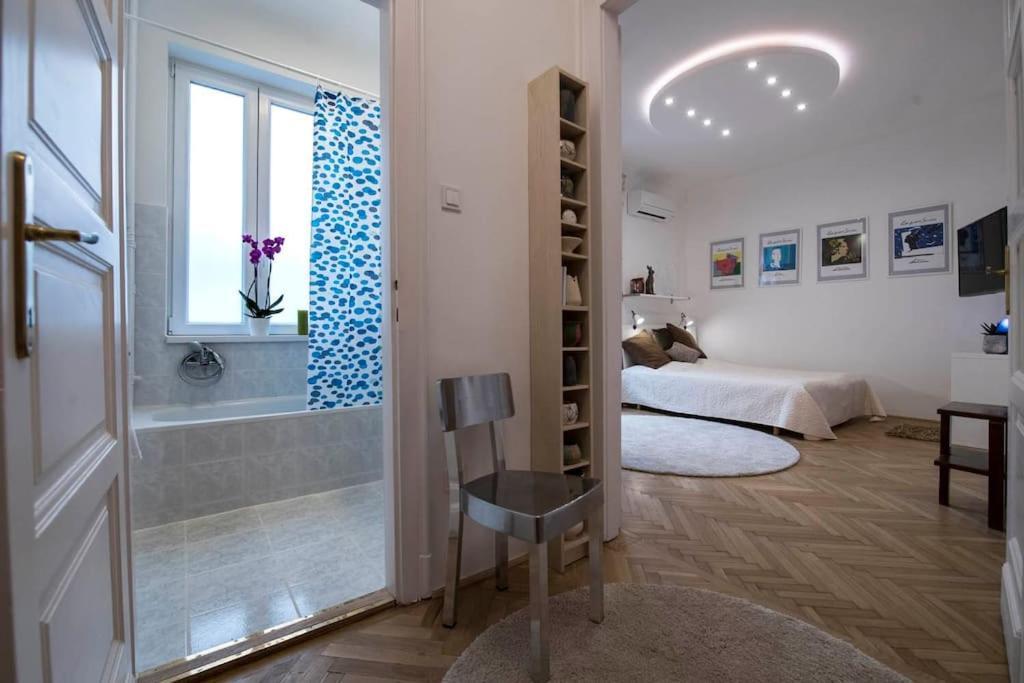 Gorgeous Flat Right Near The City Center Budapest Ngoại thất bức ảnh