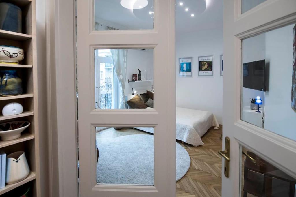 Gorgeous Flat Right Near The City Center Budapest Ngoại thất bức ảnh