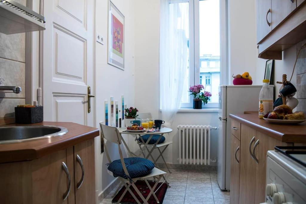 Gorgeous Flat Right Near The City Center Budapest Ngoại thất bức ảnh