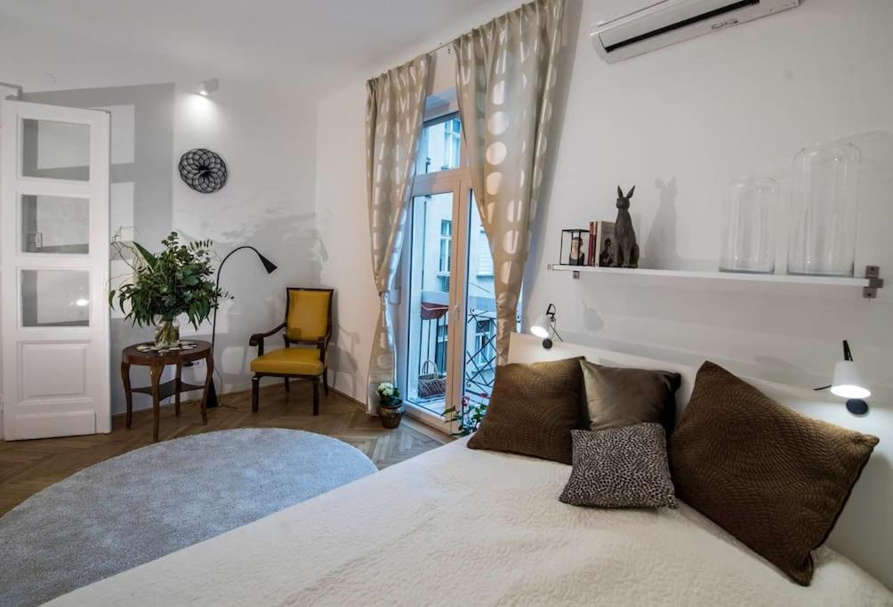 Gorgeous Flat Right Near The City Center Budapest Ngoại thất bức ảnh